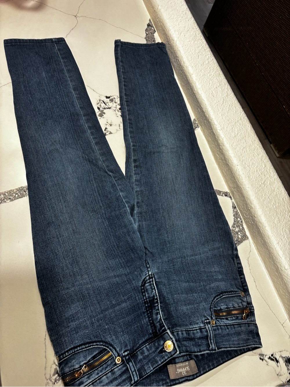 Chico's so slimming cropped jeans size 2 in good condition